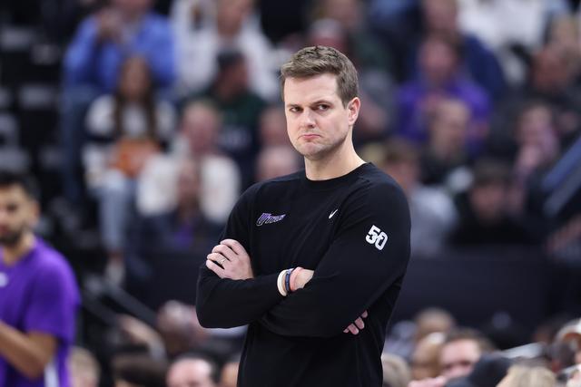 文班亚马主动降薪5000万续约马刺 为争冠放弃超级顶薪创NBA罕见先例